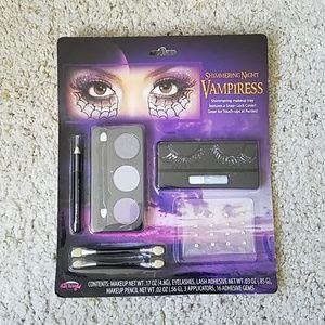 🎉HP🎉 NWT Shimmering Vampiress make up set